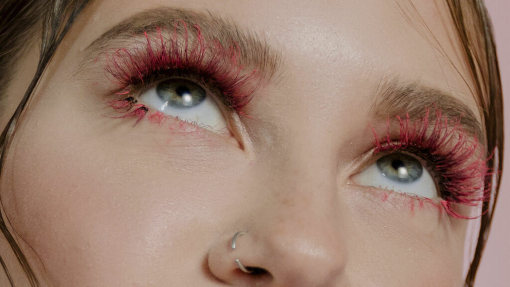 Color eyelashes trend - CLX Icons 