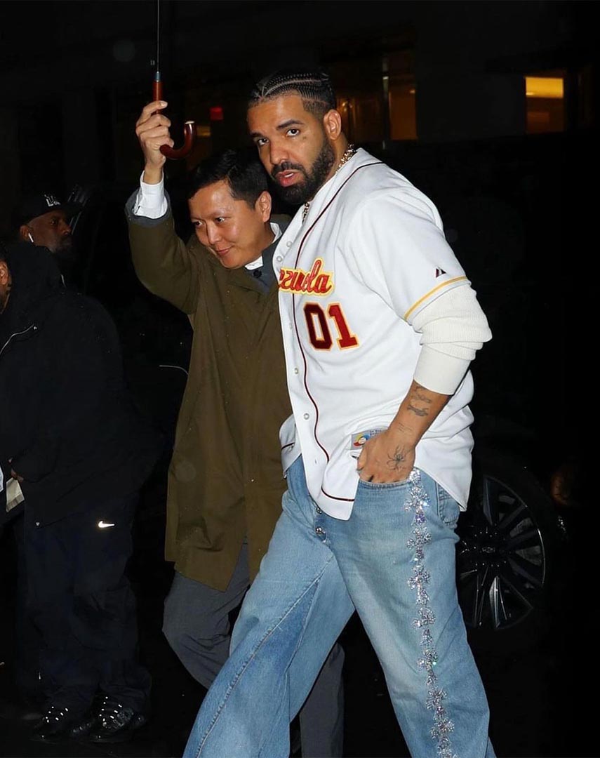 Drake sorprende con una camisa de Venezuela en su outfit