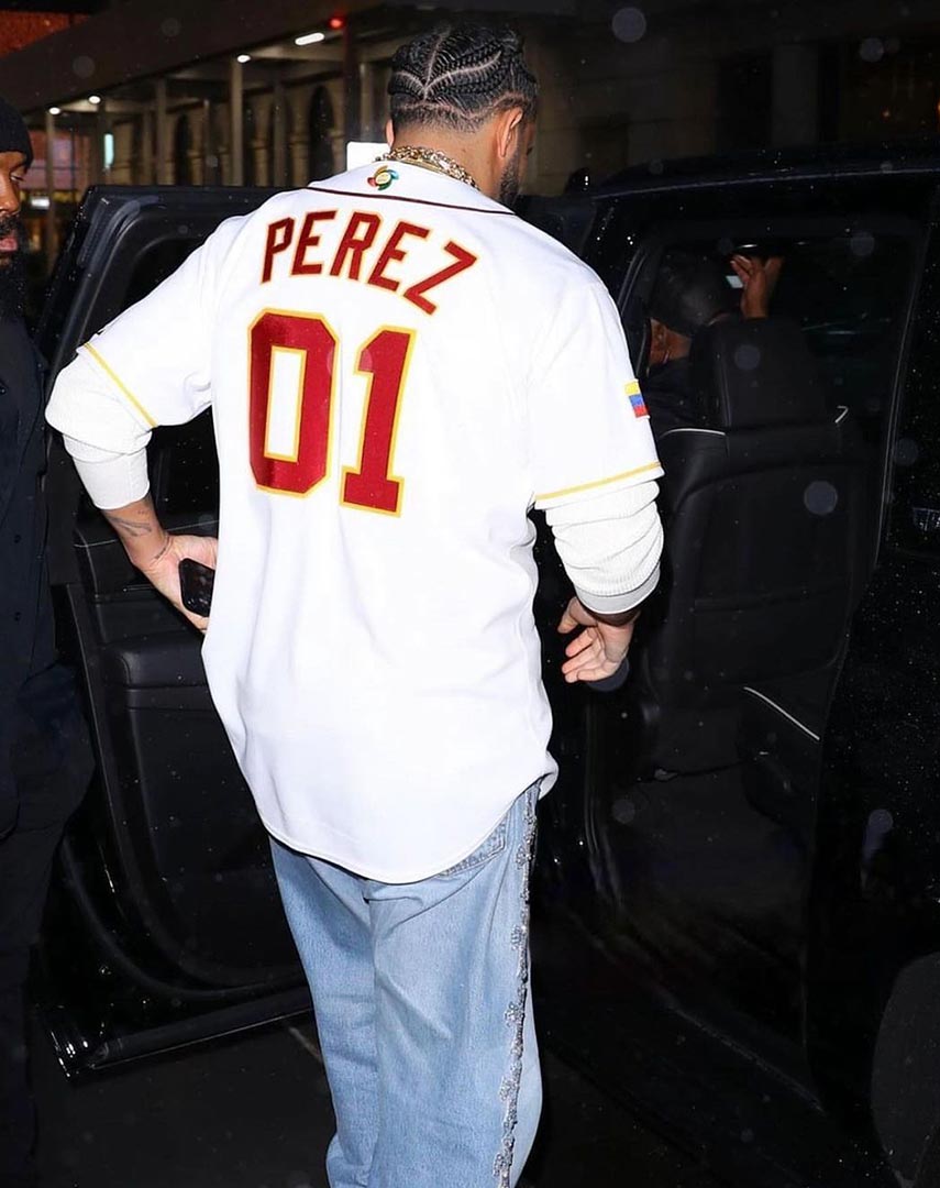 Drake sorprende con una camisa de Venezuela en su outfit
