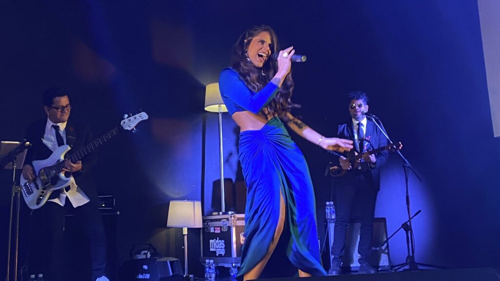 La cantante colombiana Alemor ofrece concierto íntimo en Valenc