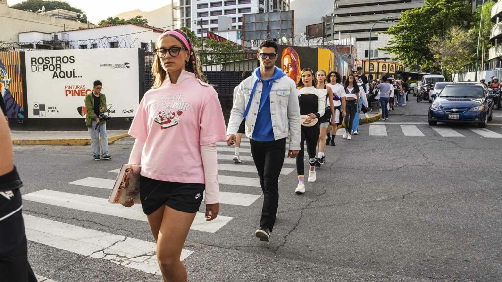 Avanti Alma Mater, un desfile de moda al mejor estilo universitario