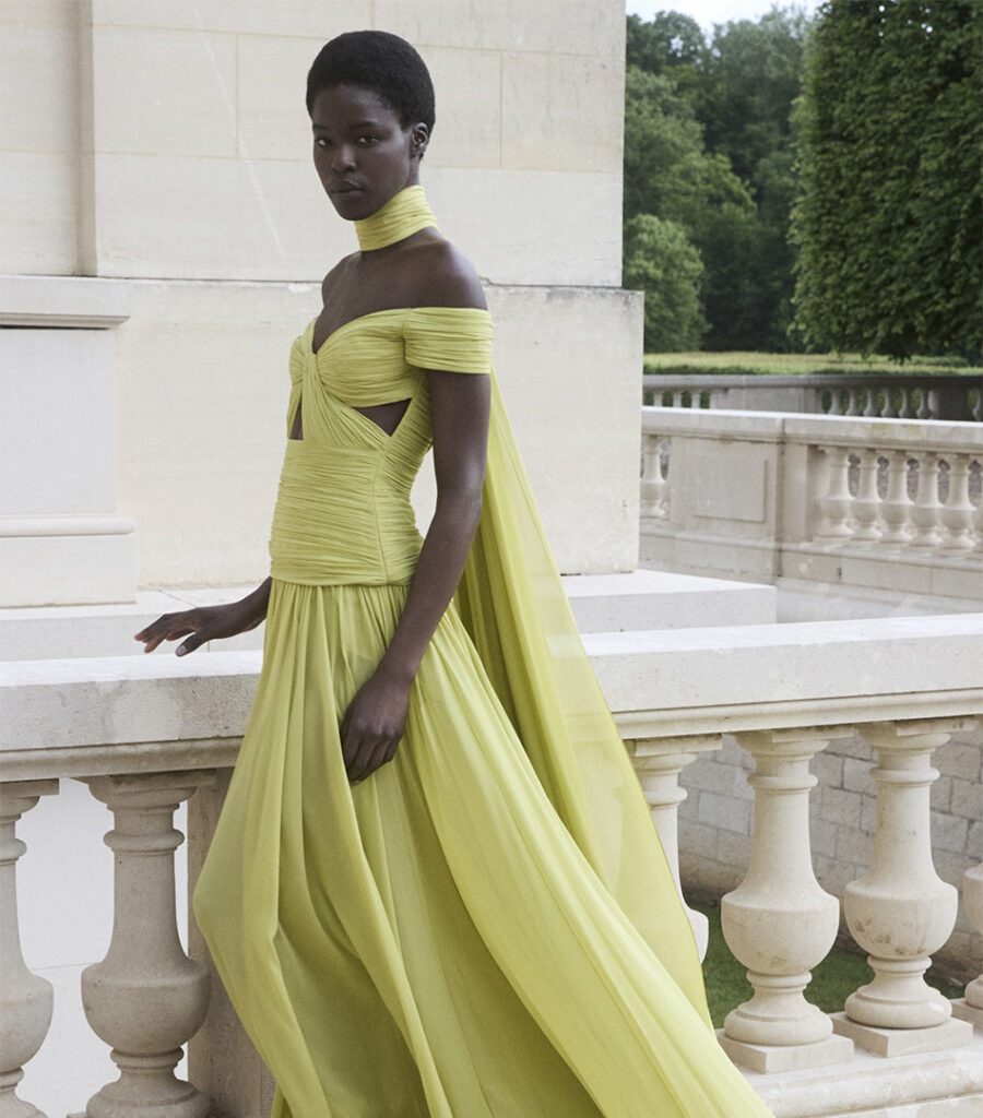 Resort 2025, la nueva colección del diseñador libanés Elie Saab