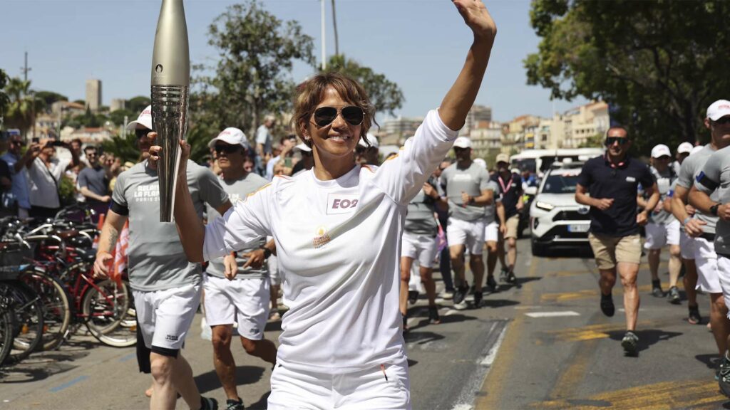 Celebridades que llevaron la antorcha olímpica de París 2024