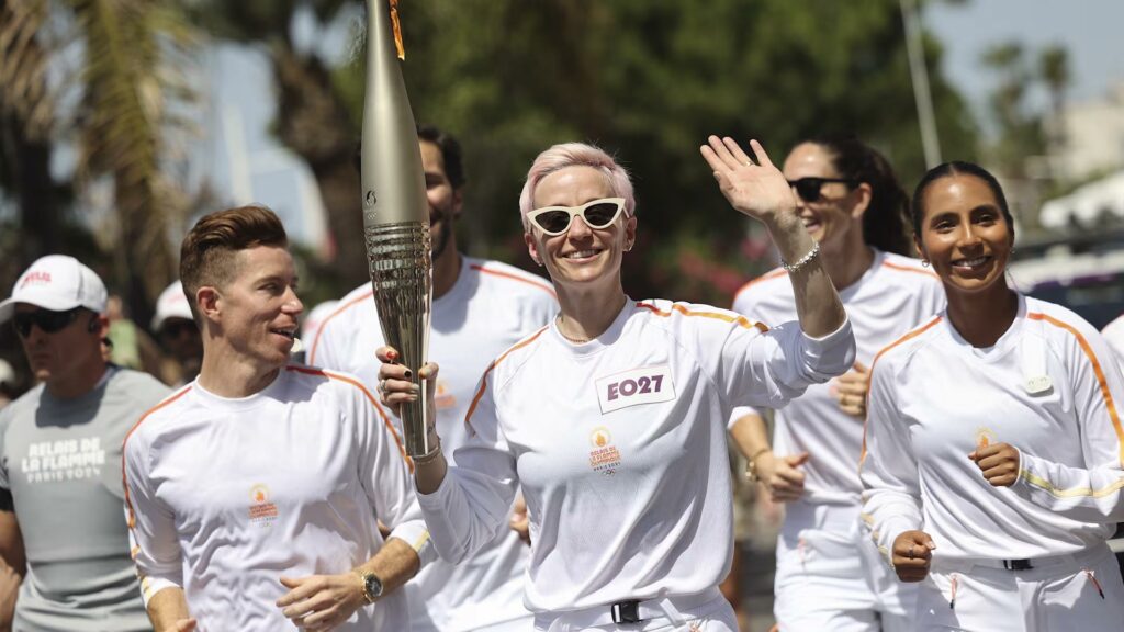 Celebridades que llevaron la antorcha olímpica de París 2024