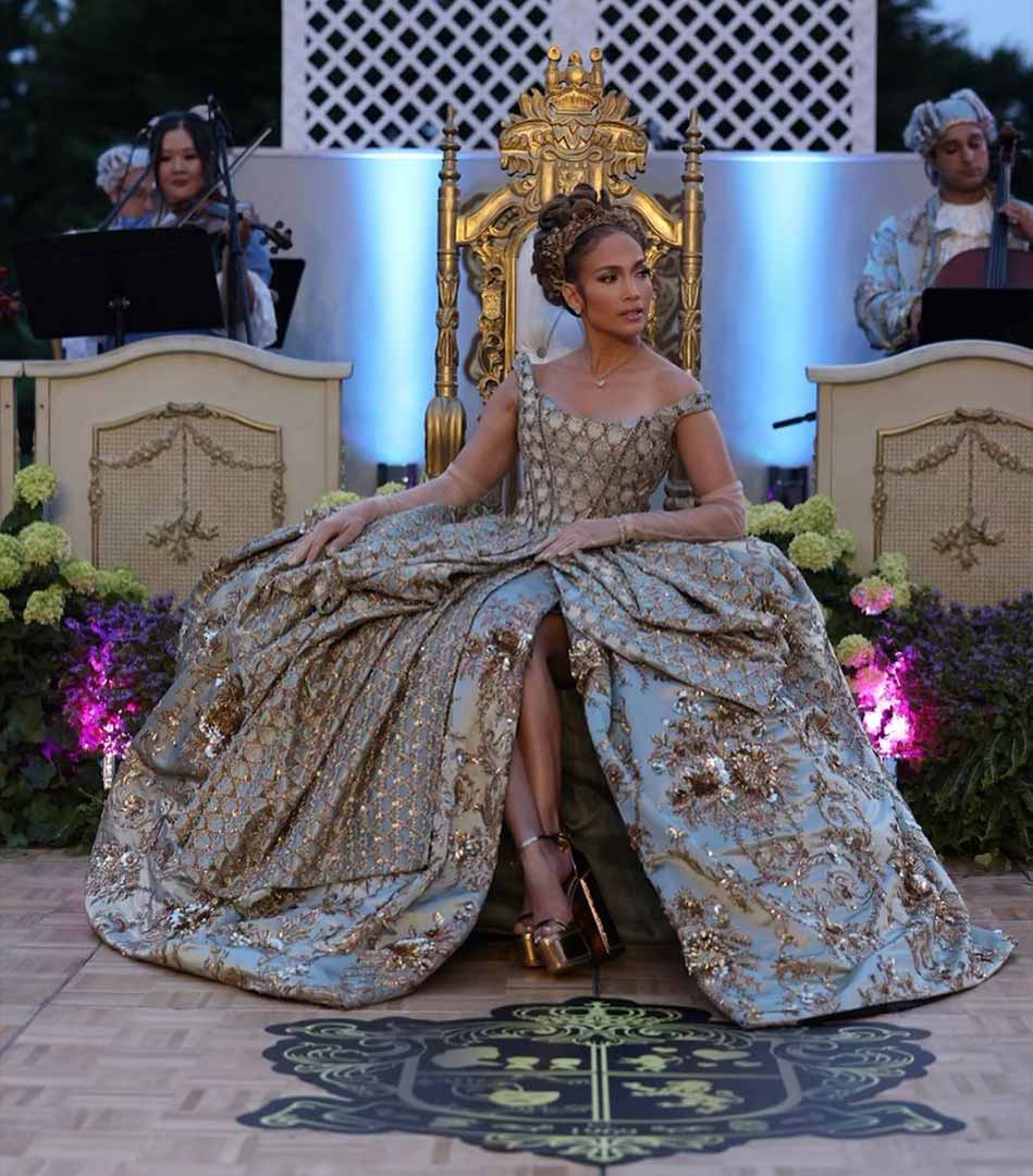 El hermoso vestido estilo Bridgerton que usó JLo para su 55