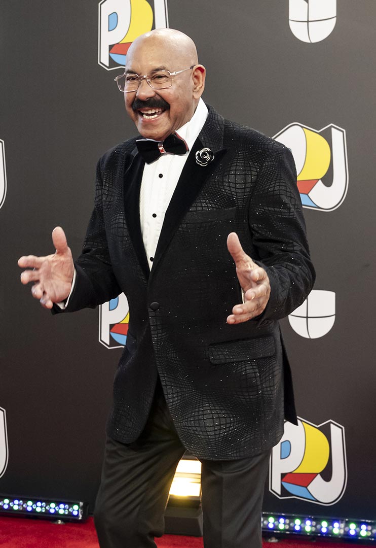 Oscar D'Leon Mejores vestidos Premios Juventud 2024