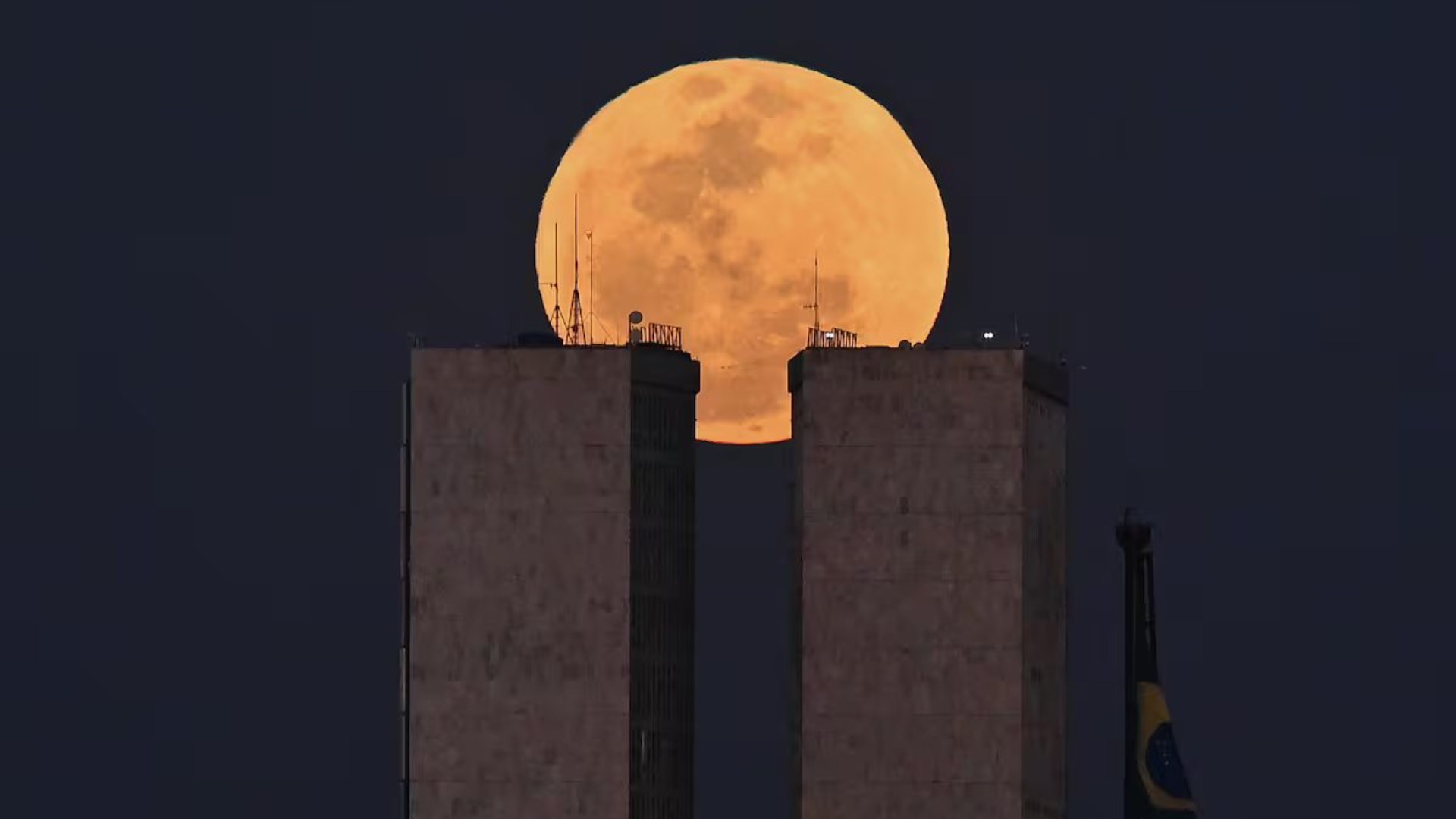 Así se vio la Superluna Azul de Esturión en todo el mundo