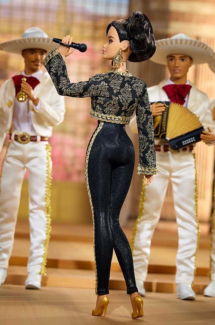 Barbie se inspira en el legado de Juan Gabriel para su nueva muñeca