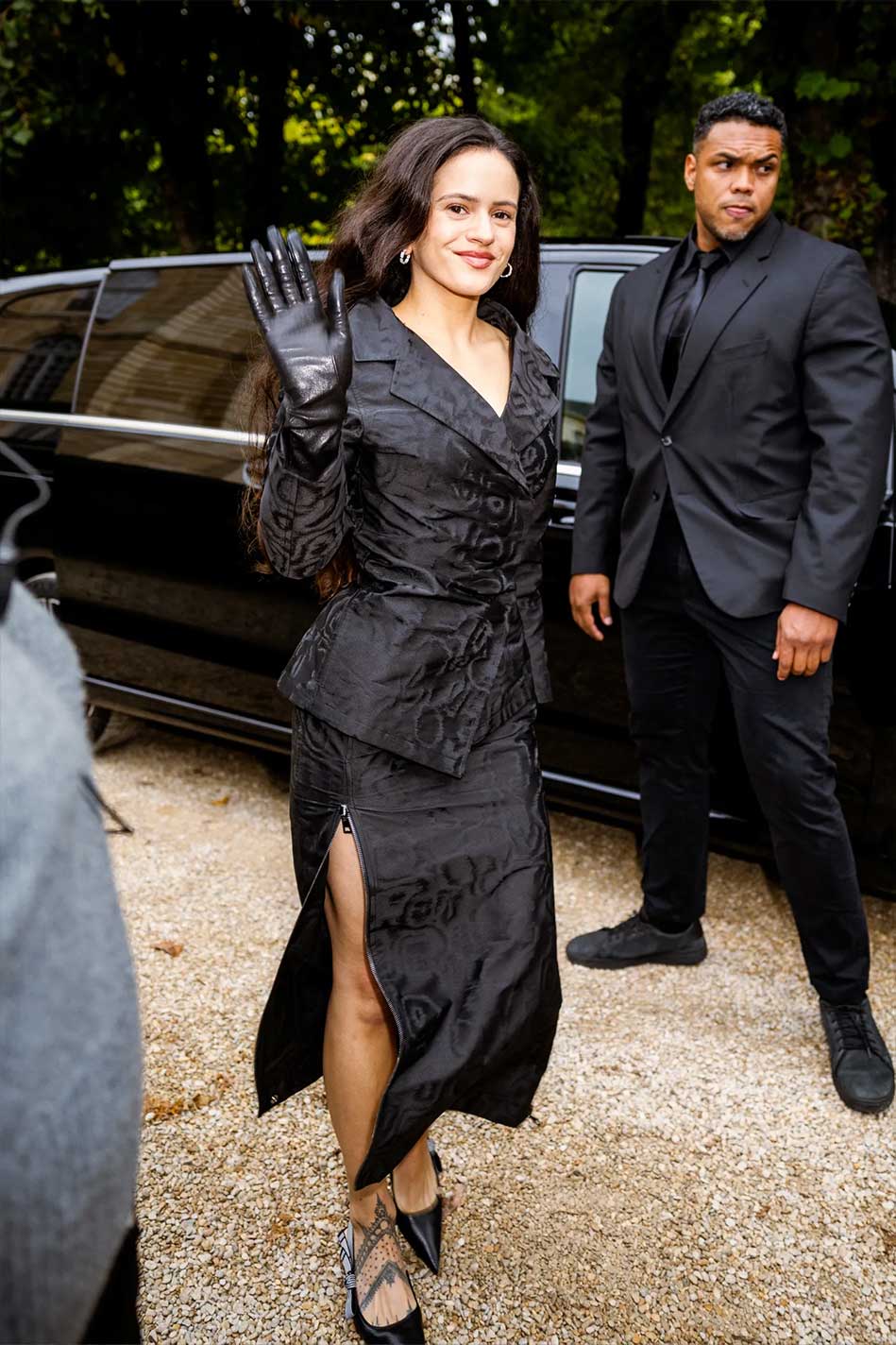 Los looks de Rosalía y Natalie Portman para el desfile de Dior en París