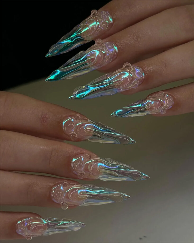 Uñas medusa, la última tendencia de manicura para cerrar el 2024