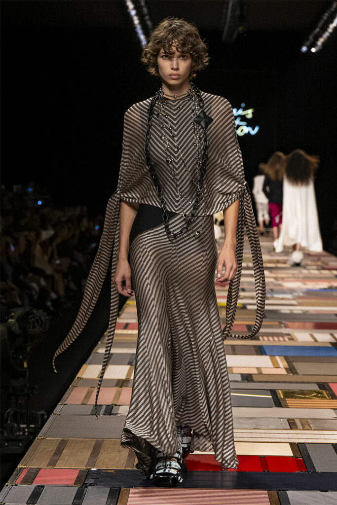 Colección femenina primavera-verano 2025 de Louis Vuitton
