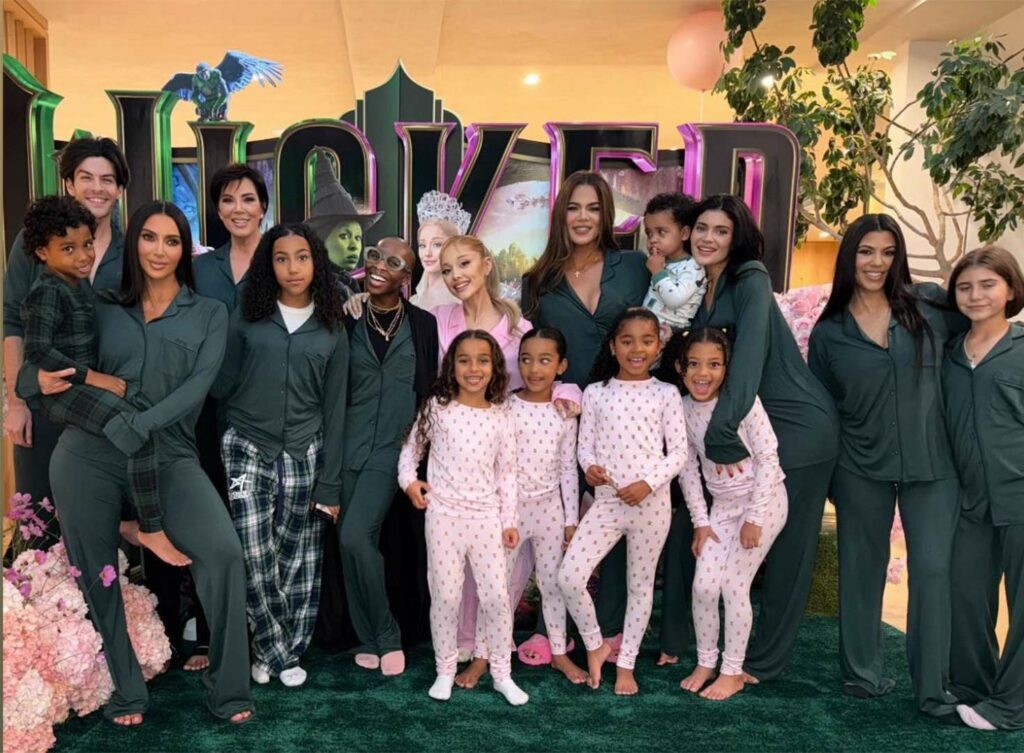 Las Kardashian disfrutan de una proyección privada de "Wicked"