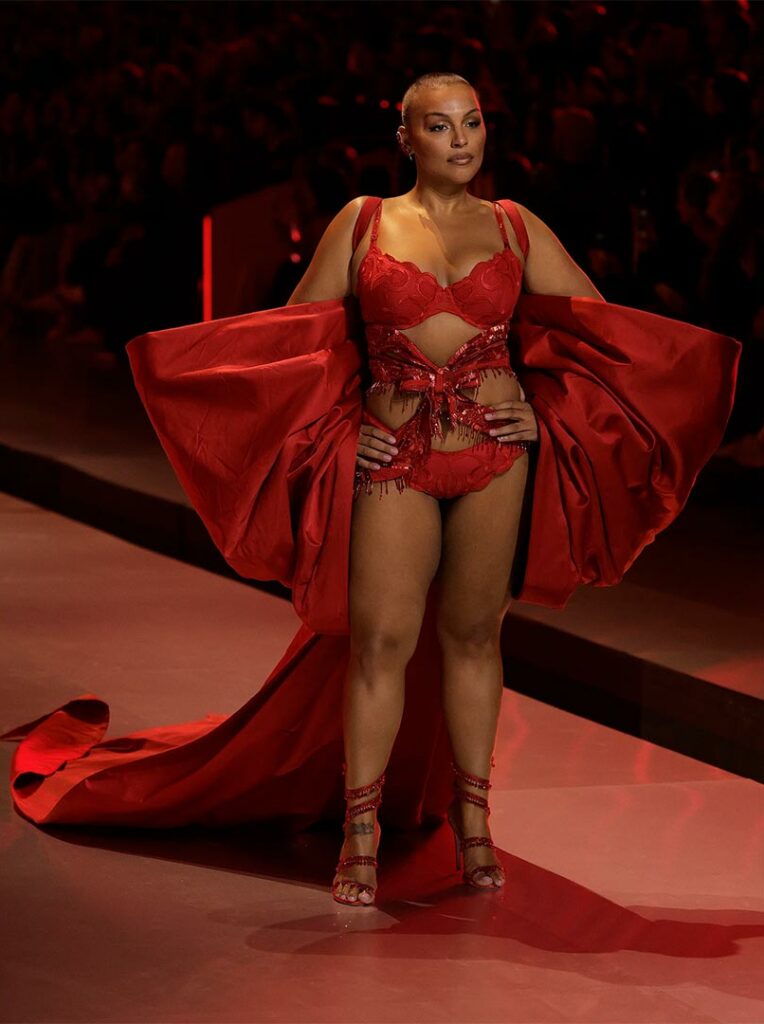Mejores momentos del Victoria's Secret Fashion Show 2024