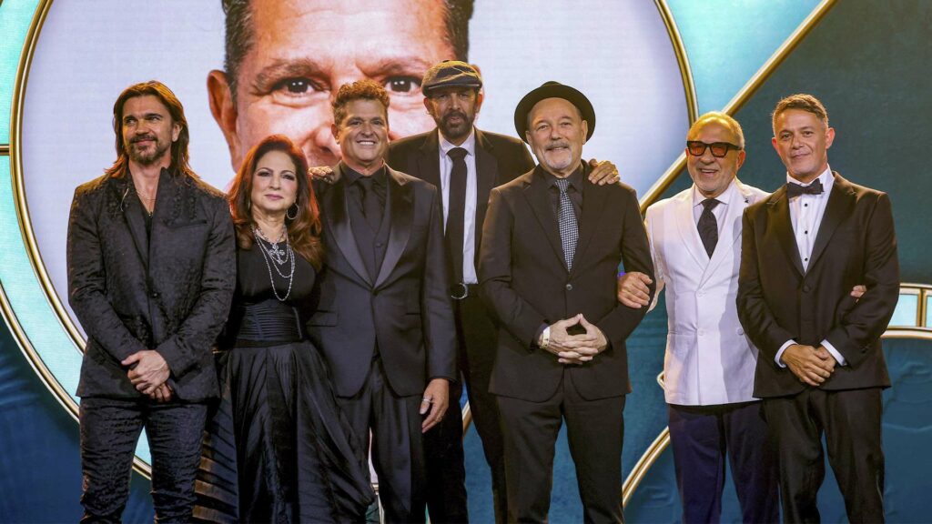 Carlos Vives es homenajeado como Persona del Año 2024