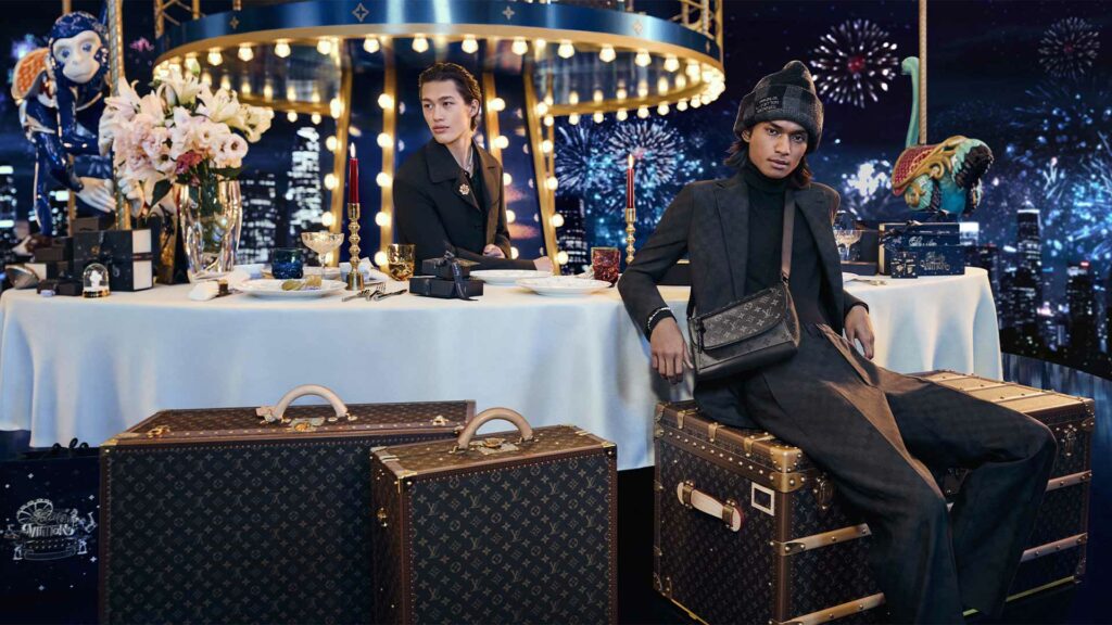 Louis Vuitton presenta su campaña navideña 2024 en un carrusel