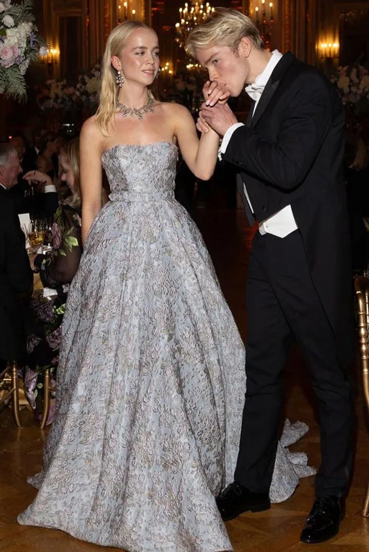 Apple, hija de Chris Martin y Gwyneth Paltrow deslumbró en el Baile de Debutantes 2024