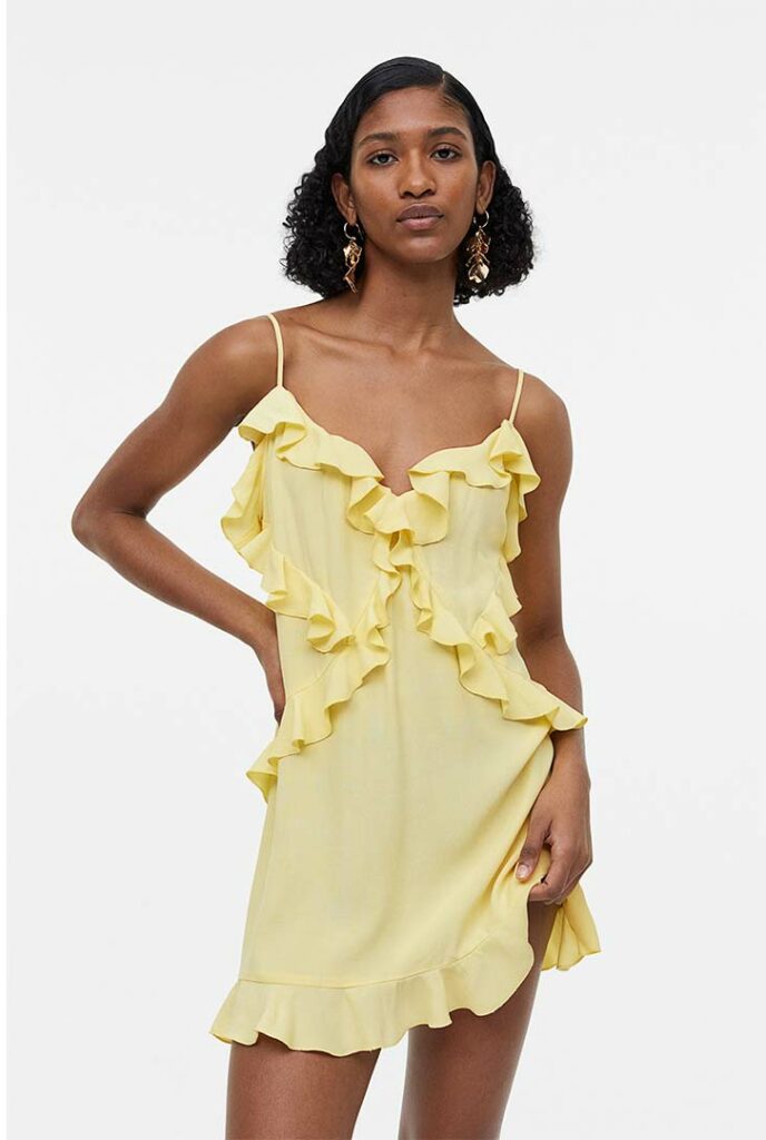 Los mejores vestidos de color amarillo para recibir el 2025