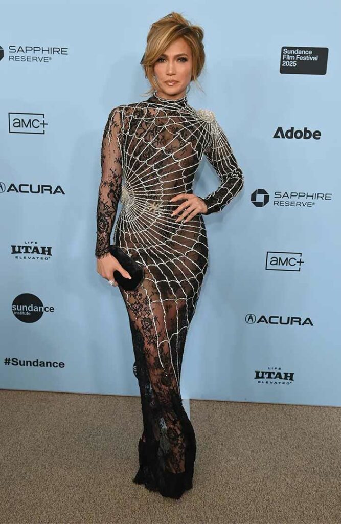 Jennifer Lopez sorprende con look un arácnido en Sundance 2025