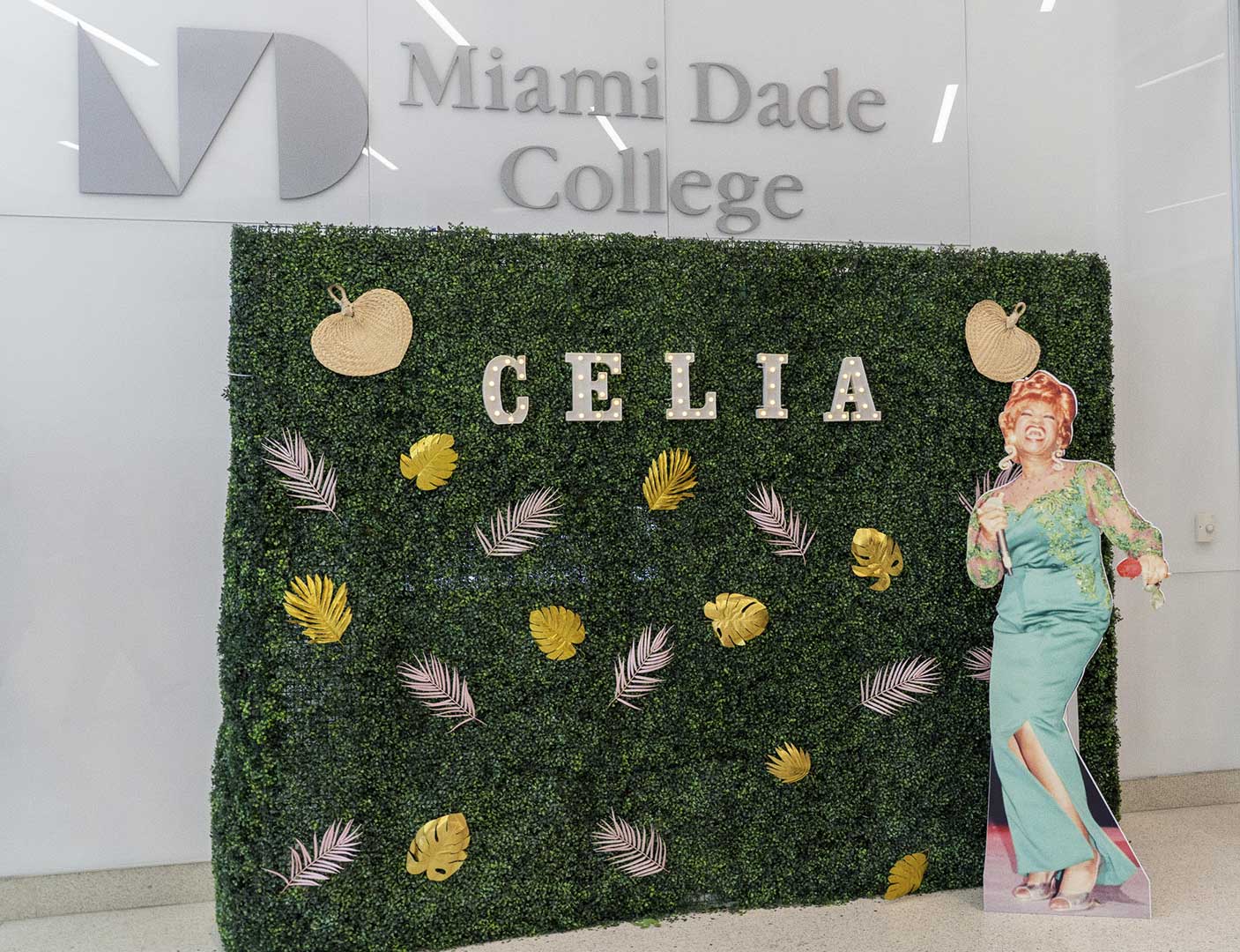 Para celebrar el centenario de Celia Cruz, el Miami Dade College abrió una exposición sobre la vida y obra de la gran cantante cubana