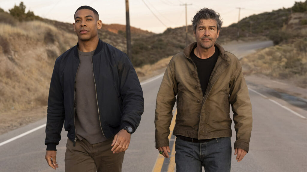 Aaron Pierre y Kyle Chandler en la nueva serie de HBO Linternas