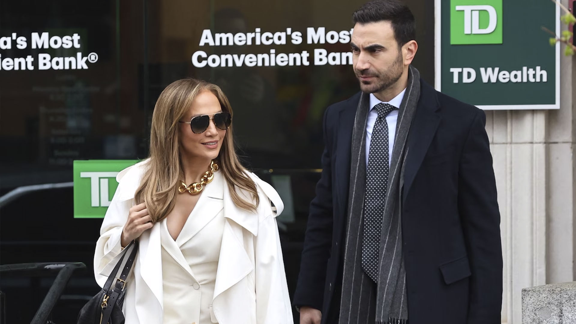 Office Romance, el nuevo rom-com de Netflix de Jennifer Lopez, está en rodaje