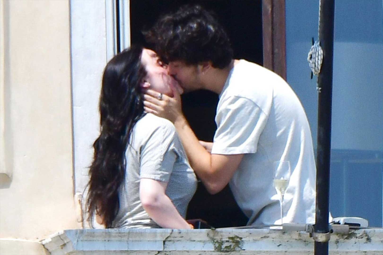 Billie Eilish y Nat Wolff, un beso en Venecia