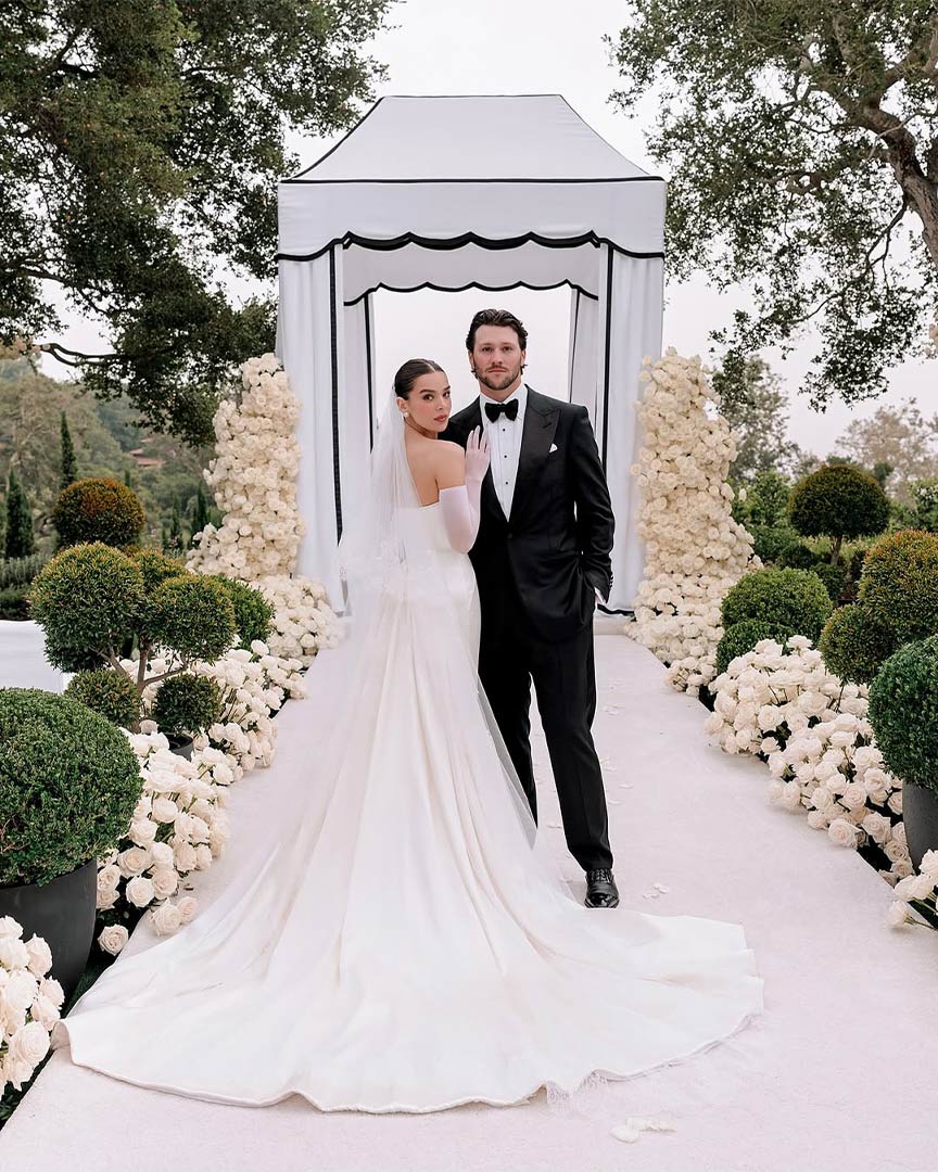Hailee Steinfeld sorprende a Josh Allen con su vestido de novia