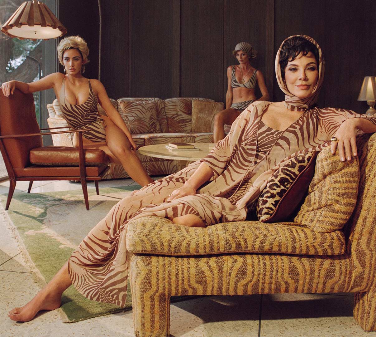 Kim Kardashian brilla en la campaña de SKIMS x Roberto Cavalli