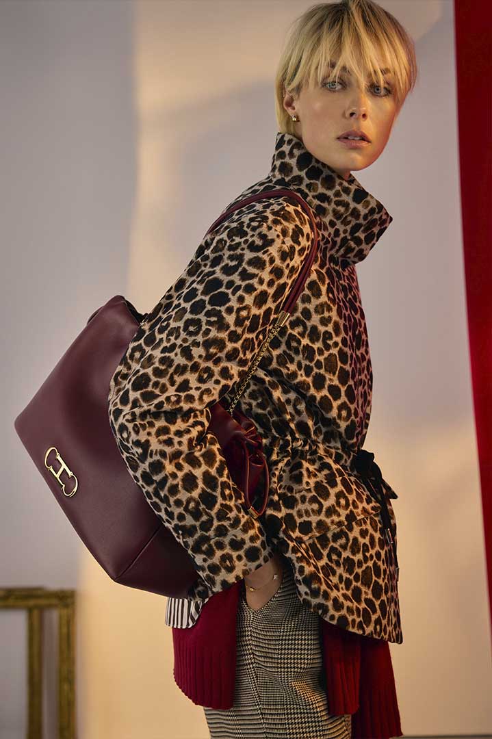 CH Carolina Herrera apuesta por la elegancia feroz para el otoño 2025