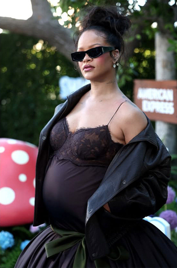 Rihanna brilla en la premiere de Los Pitufos junto a sus hijos