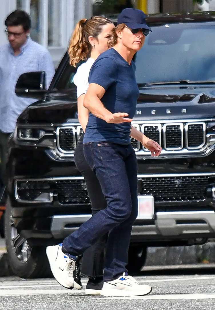 Tom Cruise y Ana de Armas tomados de las manos en Vermont