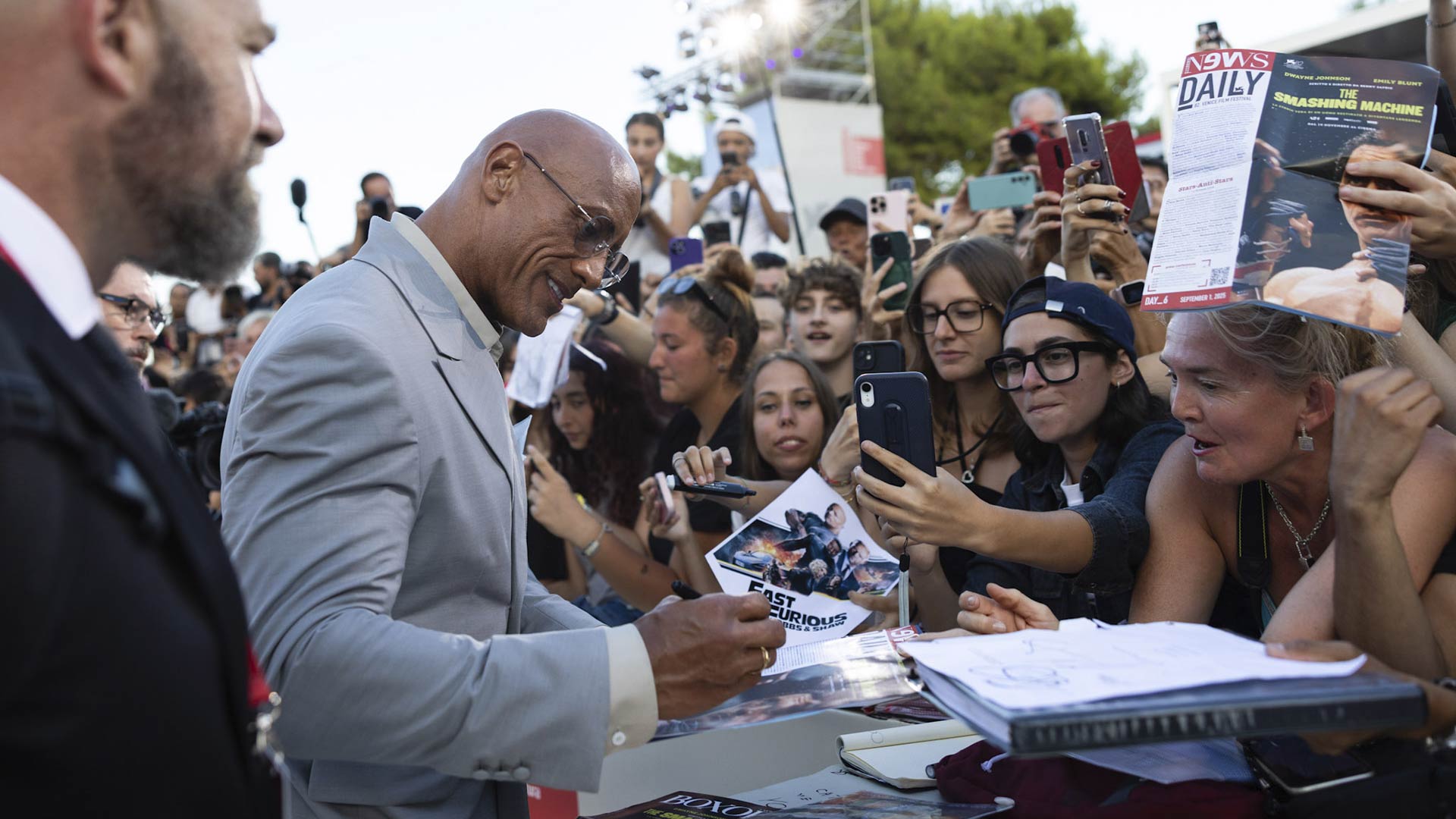 Dwayne Johnson brilla con The Smashing Machine en Venecia