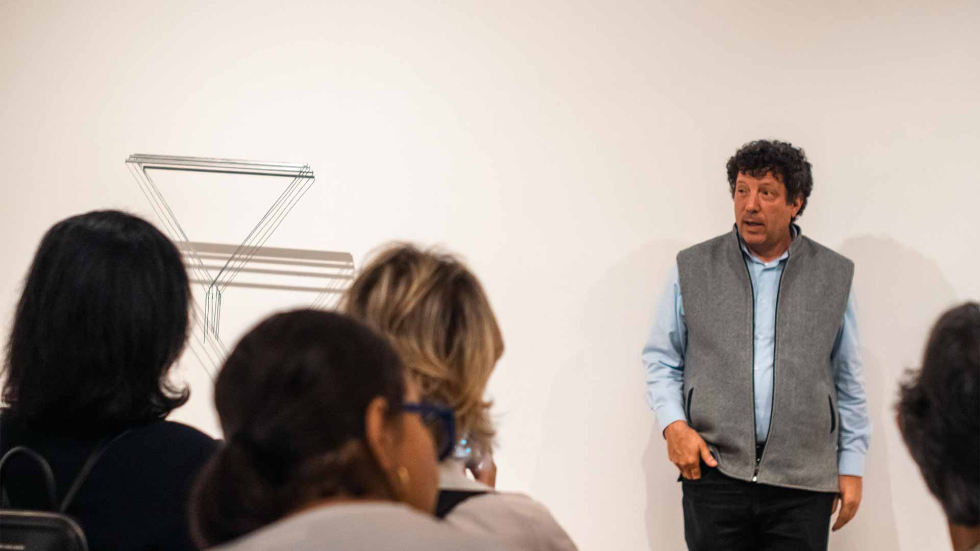 Continuum, la exhibición de Elias Crespin, se despide en Caracas