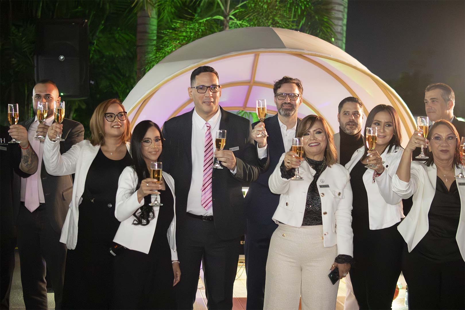 Hesperia WTC Valencia brinda por 15 años de excelencia