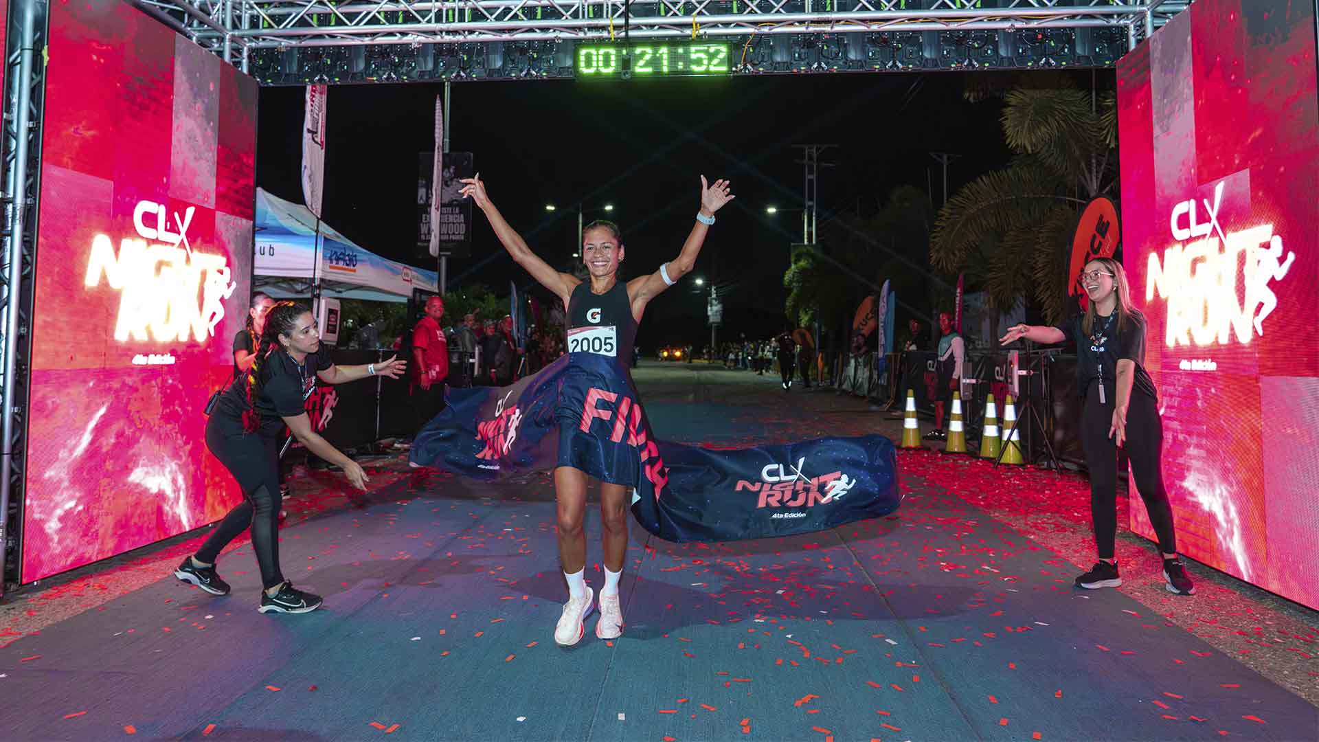 Más de 8 mil personas vivieron la experiencia CLX Night Run 2025