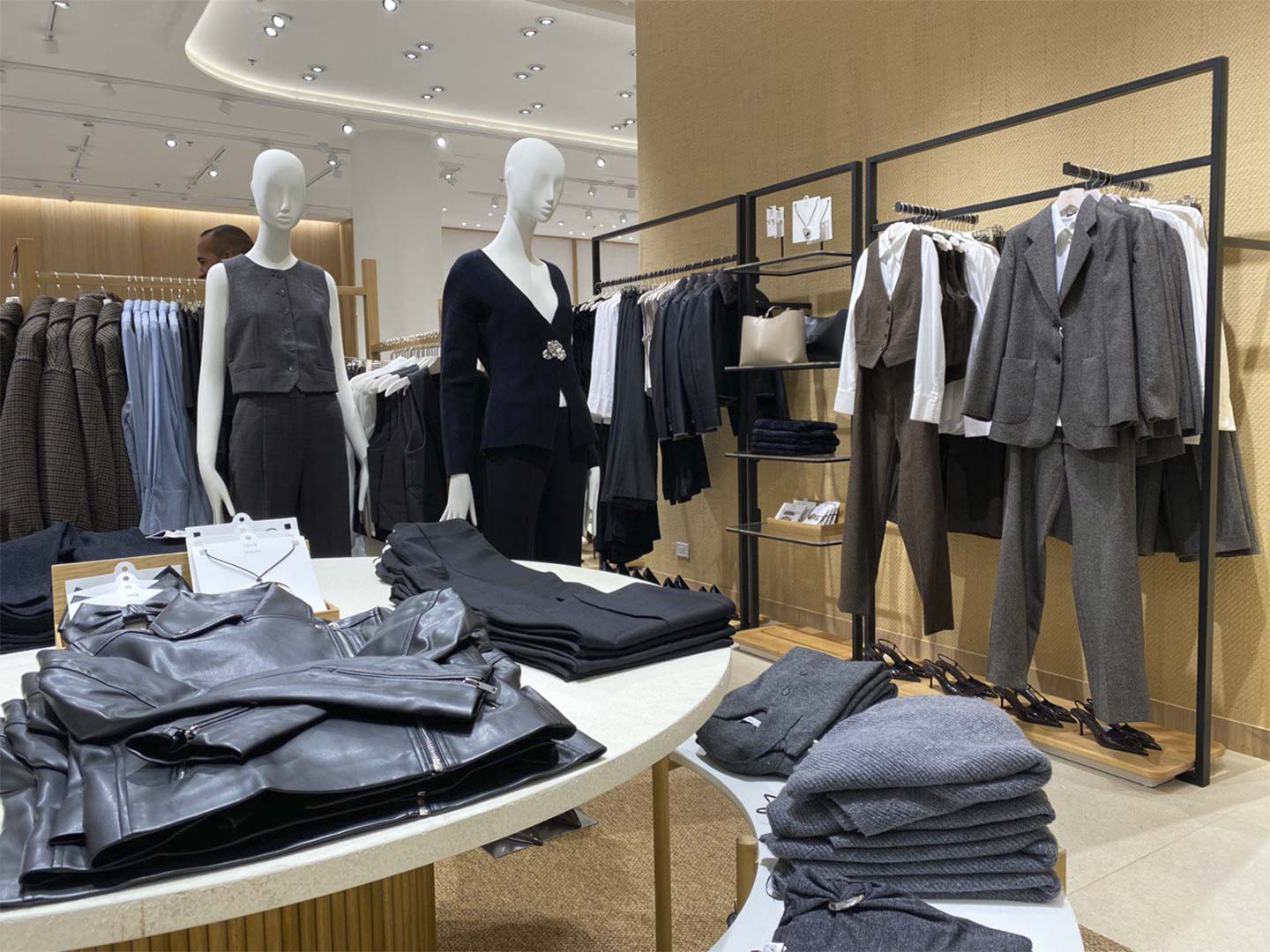 Valencia celebra la apertura de la nueva tienda Mango en Sambil