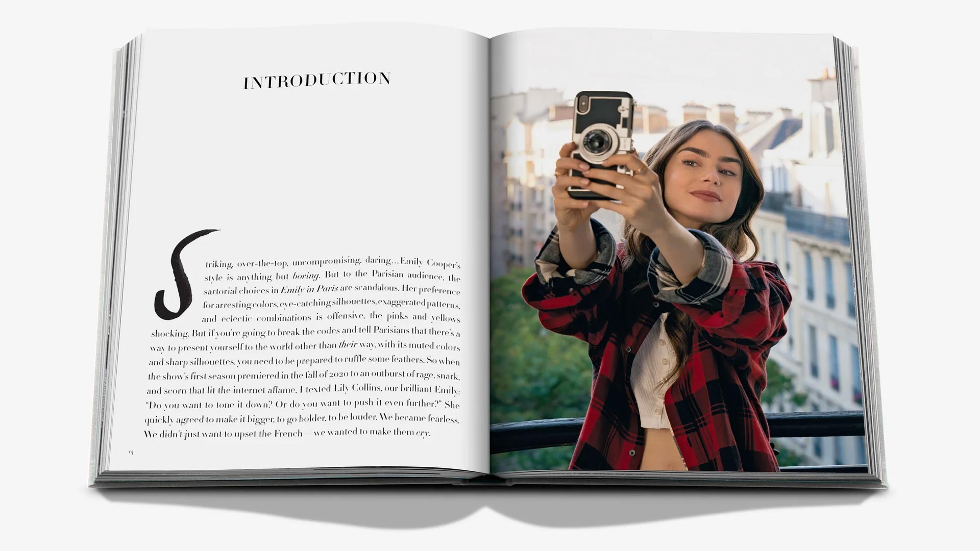 Assouline presenta al mundo Emily in Paris: The fashion guide