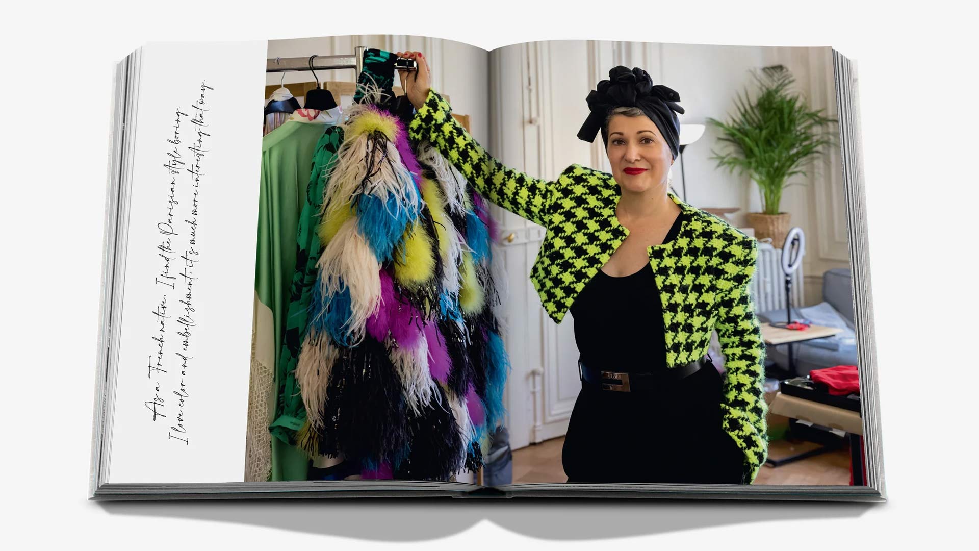 Assouline presenta al mundo Emily in Paris: The fashion guide
