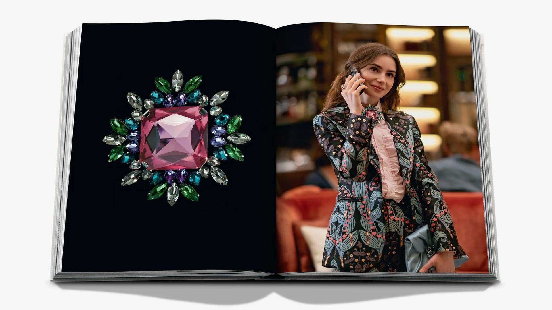 Assouline presenta al mundo Emily in Paris: The fashion guide