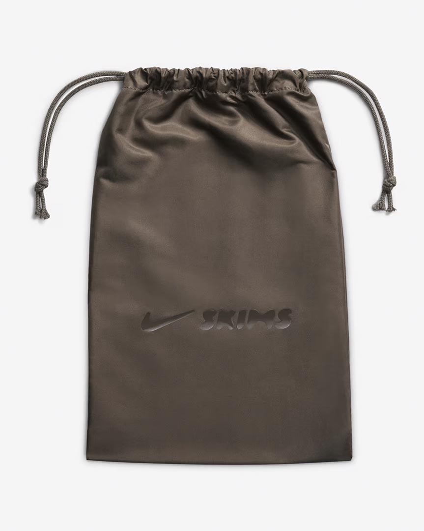 NikeSKIMS reinventa las icónicas Nike Air Rift