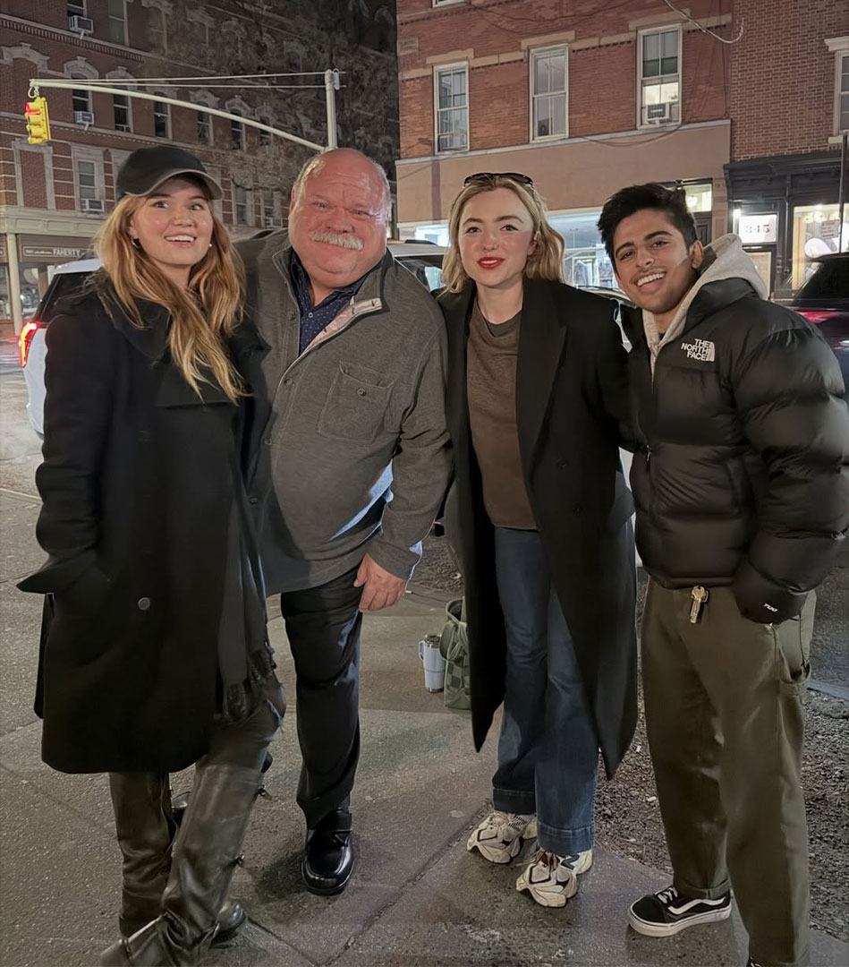 Elenco de la serie de Disney "Jessie" se reúne en Nueva York