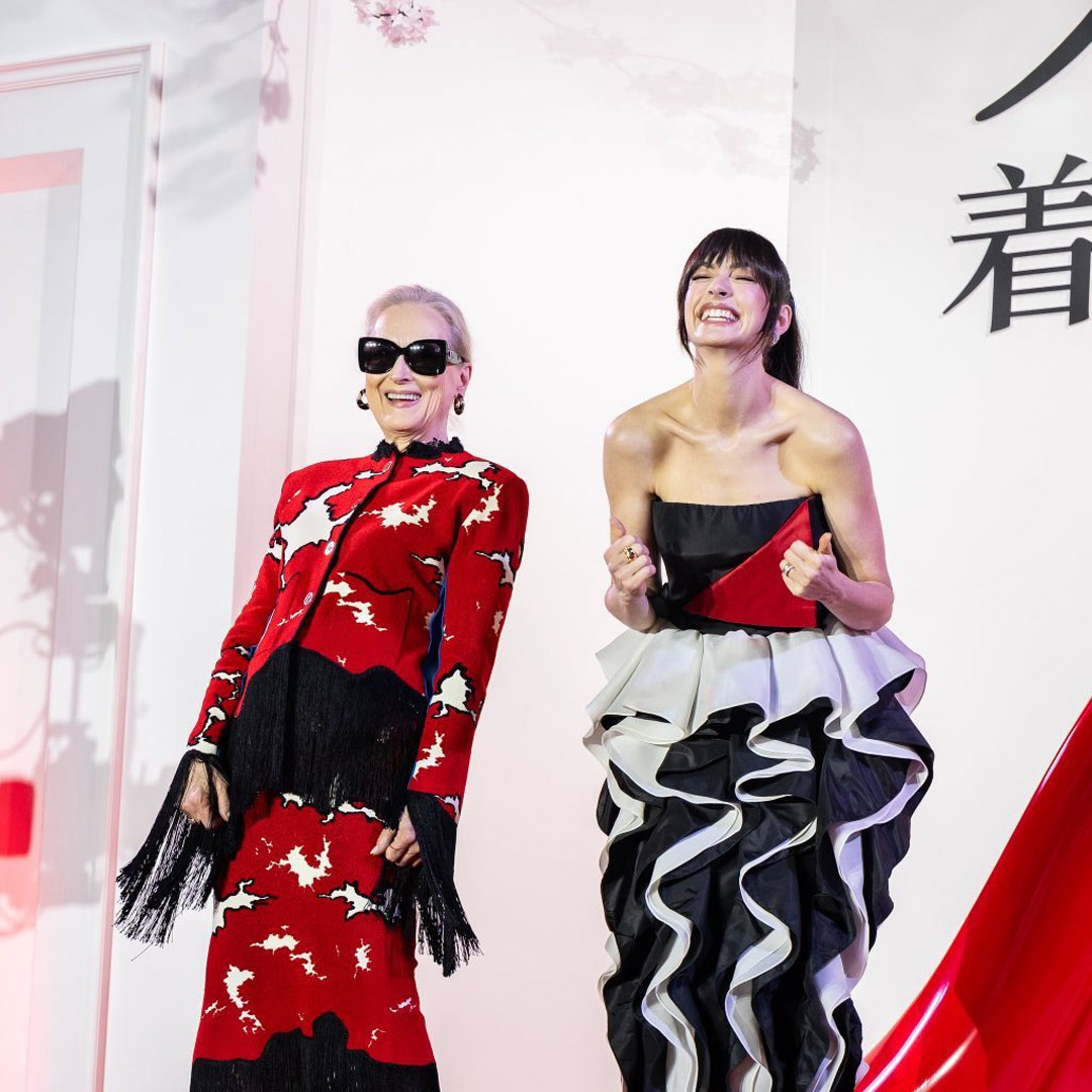 Meryl Streep y Anne Hathaway derrochan glamour en Tokio